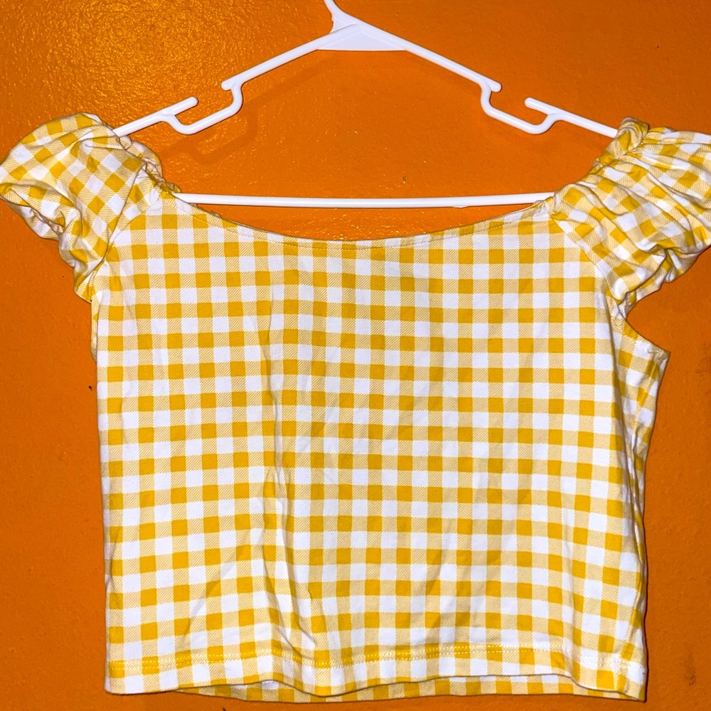 Yellow croptop with puffy off the shoulder sleeves